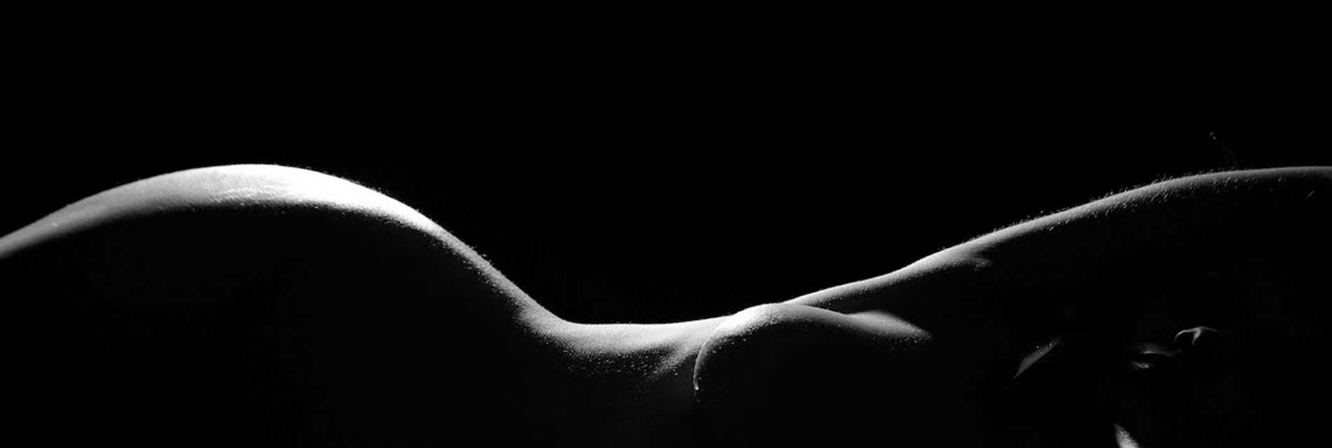 Fundo preto - mulher
